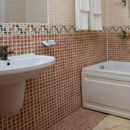 Iceberg ホテル 2*